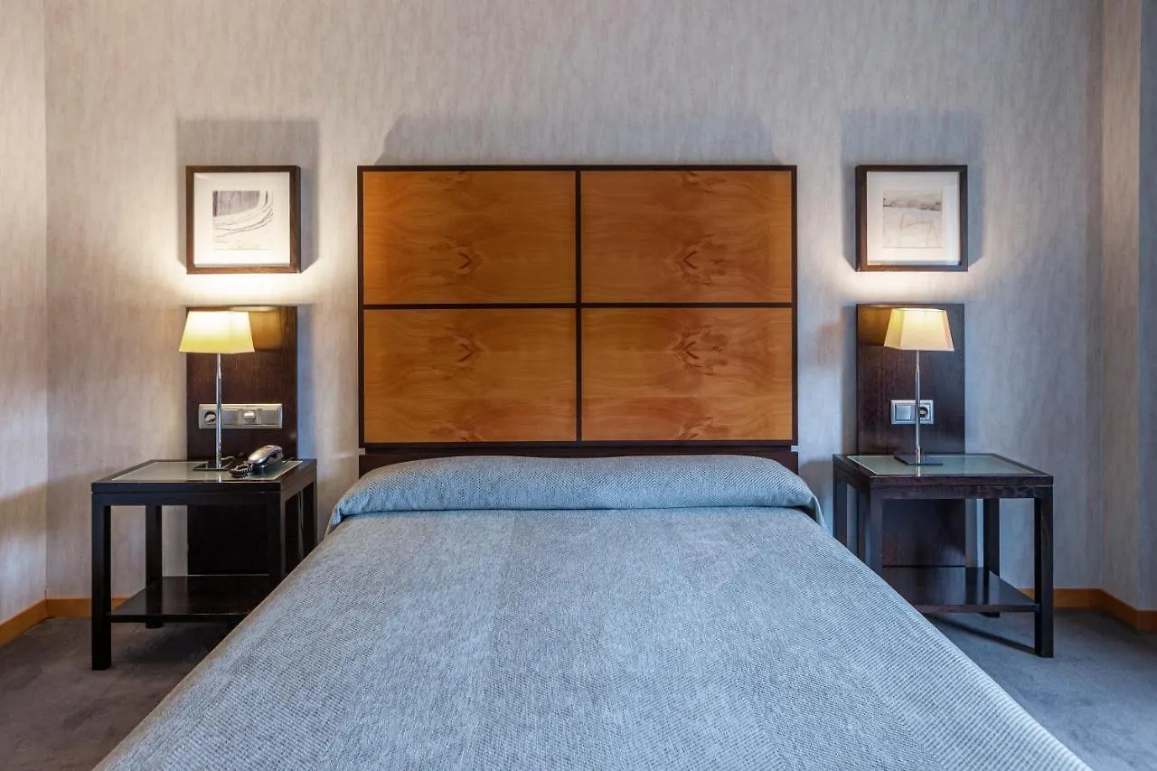 Hotel Macia Real De La Alhambra Гранада