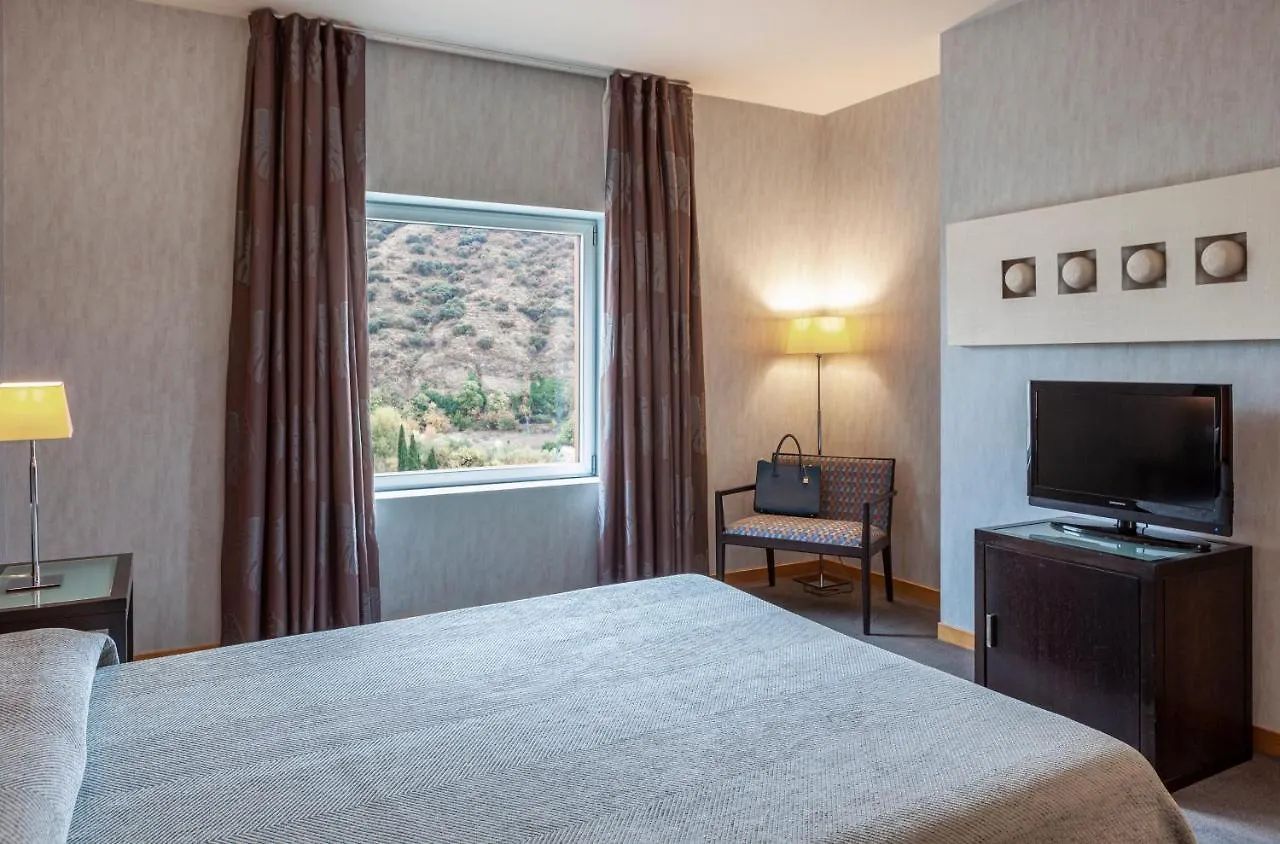 Hotel Macia Real De La Alhambra Гранада